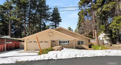 31686 Luring Pines Cir, Running Springs, CA 92382