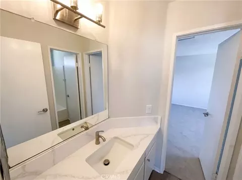 Bath - 1947 Neptune Dr, Perris, CA 92571 photo 1 of 5