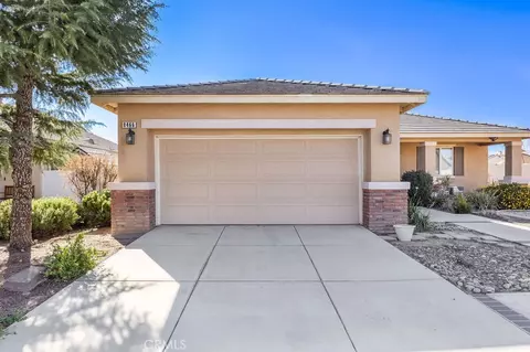 8466 Hoover Ct, Oak Hills, CA 92344