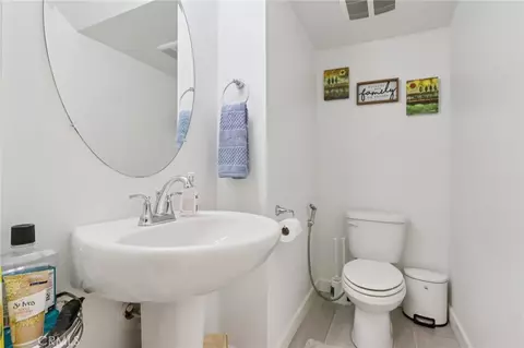 Bath - 3827 Grant St #49, Corona, CA 92879 photo 1 of 2