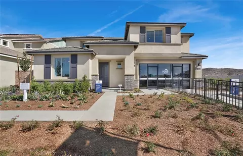 814 Divot Ct, Perris, CA 92571