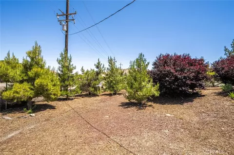 Exterior - 7575 Rancho Rd, Pinon Hills, CA 92372 photo 7 of 11