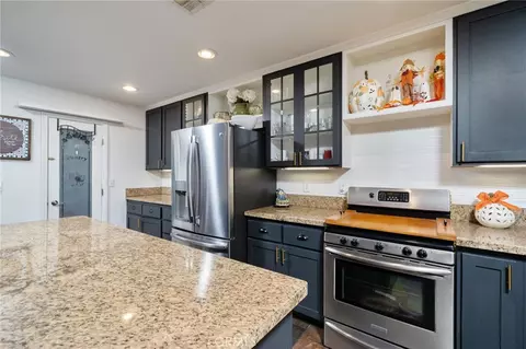 Kitchen - 7575 Rancho Rd, Pinon Hills, CA 92372 photo 3 of 3
