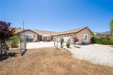 Exterior - 7575 Rancho Rd, Pinon Hills, CA 92372 photo 3 of 11