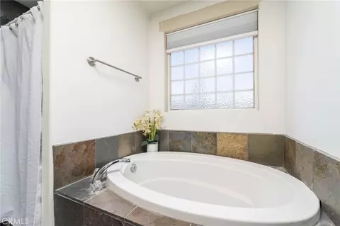 Bath - 7575 Rancho Rd, Pinon Hills, CA 92372 photo 4 of 5