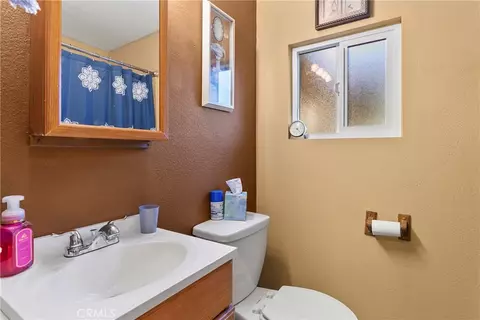 Bath - 22864 Alder, Crestline, CA 92325 photo 2 of 2