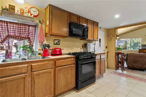 Kitchen - 22864 Alder, Crestline, CA 92325 photo 1 of 1