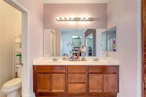 Bath - 15356 Thistle St, Fontana, CA 92336 photo 3 of 6
