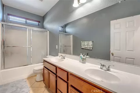 Bath - 15356 Thistle St, Fontana, CA 92336 photo 6 of 6
