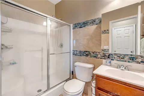 Bath - 15356 Thistle St, Fontana, CA 92336 photo 1 of 6