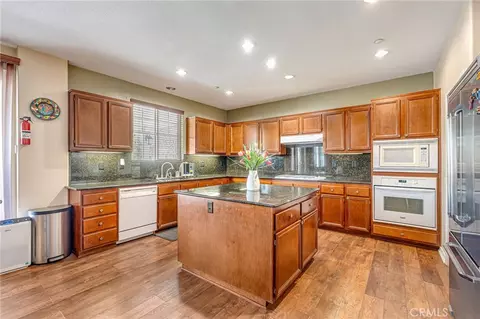Kitchen - 15356 Thistle St, Fontana, CA 92336 photo 2 of 6