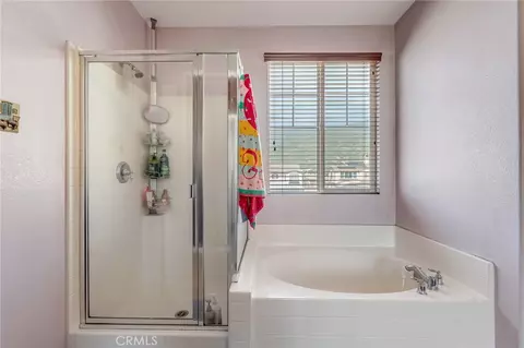 Bath - 15356 Thistle St, Fontana, CA 92336 photo 4 of 6