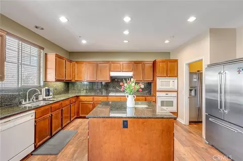 Kitchen - 15356 Thistle St, Fontana, CA 92336 photo 3 of 6