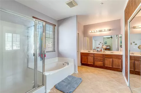 Bath - 15356 Thistle St, Fontana, CA 92336 photo 2 of 6