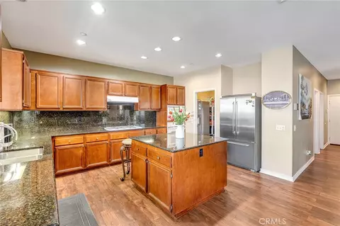 Kitchen - 15356 Thistle St, Fontana, CA 92336 photo 4 of 6
