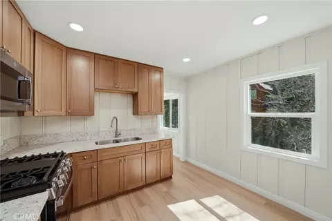Kitchen - 26220 Boulder, Twin Peaks, CA 92391 photo 2 of 2