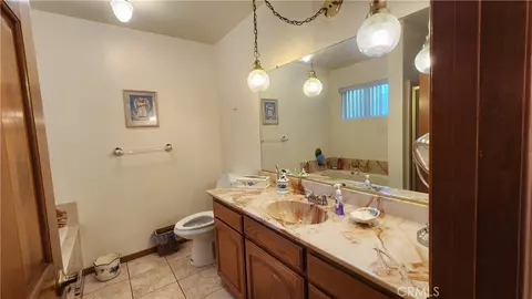 Bath - 23729 Citrus Ave, Perris, CA 92570 photo 4 of 5