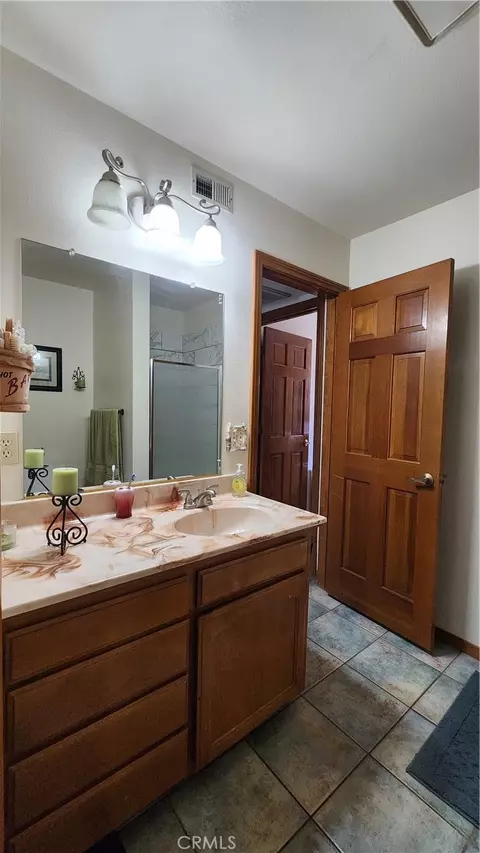 Bath - 23729 Citrus Ave, Perris, CA 92570 photo 1 of 5
