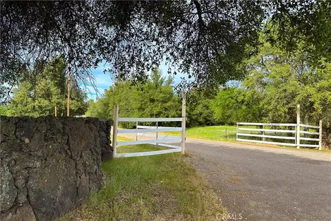 16475 River Heights Dr, Red Bluff, CA 96080