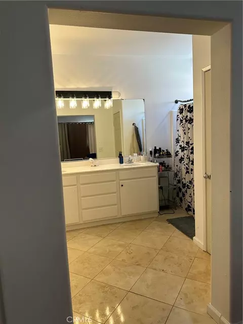 Bath - 3913 Manquelo Ct, Perris, CA 92571 photo 2 of 2
