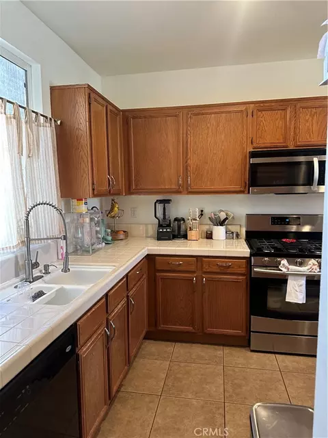 Kitchen - 3913 Manquelo Ct, Perris, CA 92571 photo 3 of 3