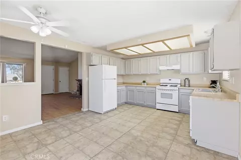Kitchen - 5378 Chia Ave, Twentynine Palms, CA 92277 photo 3 of 4