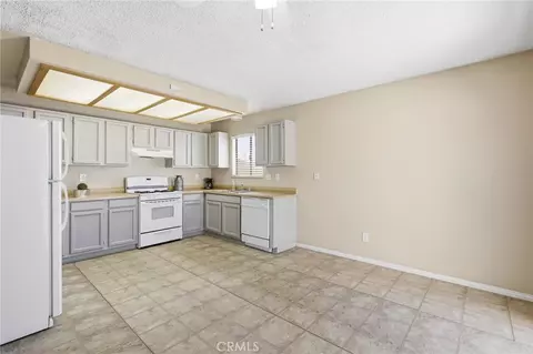 Kitchen - 5378 Chia Ave, Twentynine Palms, CA 92277 photo 4 of 4