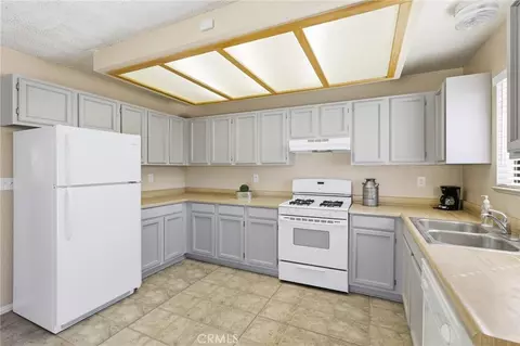 Kitchen - 5378 Chia Ave, Twentynine Palms, CA 92277 photo 2 of 4
