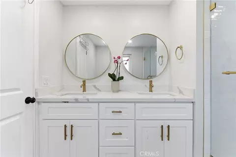 Bath - 1019 Meadowview Ct, Corona, CA 92880 photo 2 of 3