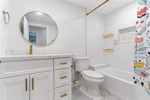 Bath - 1019 Meadowview Ct, Corona, CA 92880 photo 3 of 3
