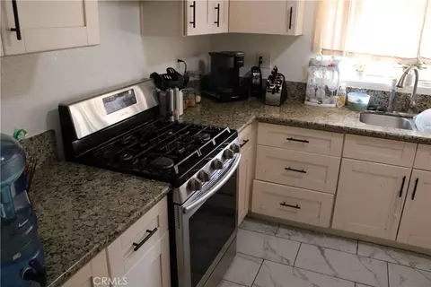 Kitchen - 347 Columbine Ct, Perris, CA 92570 photo 1 of 2