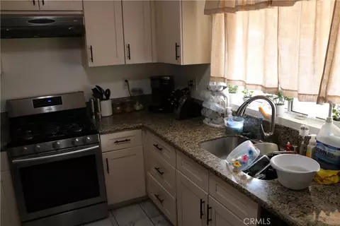 Kitchen - 347 Columbine Ct, Perris, CA 92570 photo 2 of 2