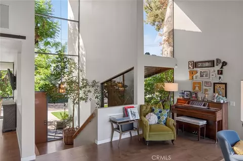 Entry Way - 2023 Arroyo Dr, Riverside, CA 92506 photo 4 of 6