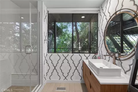 Bath - 2023 Arroyo Dr, Riverside, CA 92506 photo 4 of 4