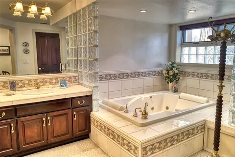 Bath - 701 Zurich, Lake Arrowhead, CA 92352 photo 1 of 2