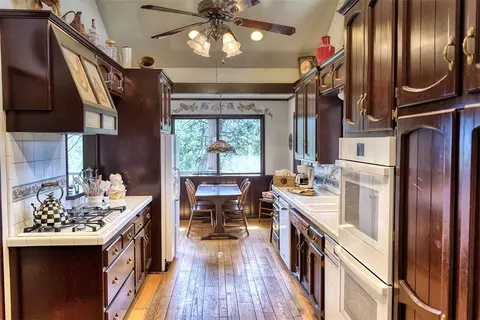 Kitchen - 701 Zurich, Lake Arrowhead, CA 92352 photo 1 of 2