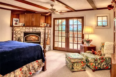 Bedroom - 701 Zurich, Lake Arrowhead, CA 92352 photo 2 of 2