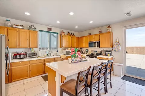 Kitchen - 11036 Windcrest Ct, Adelanto, CA 92301 photo 3 of 5