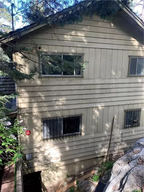 608 Arrowhead Villa Rd, Lake Arrowhead, CA 92352