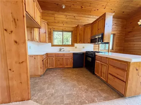 Kitchen - 120 Zermat, Crestline, CA 92325 photo 1 of 1