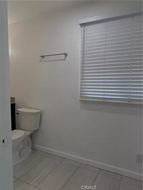 Bath - 1720 Elsinore Cir, Oxnard, CA 93035 photo 2 of 3