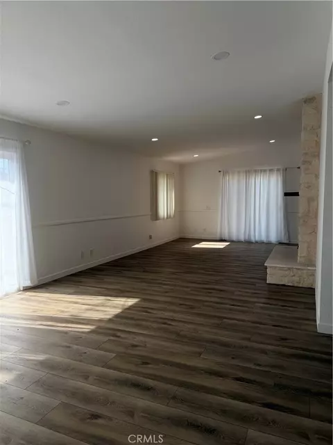 Living - 1720 Elsinore Cir, Oxnard, CA 93035 photo 5 of 7