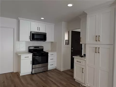 Kitchen - 1720 Elsinore Cir, Oxnard, CA 93035 photo 3 of 3