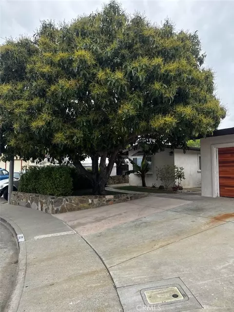 Exterior - 1720 Elsinore Cir, Oxnard, CA 93035 photo 1 of 11