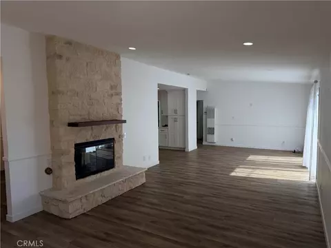 Living - 1720 Elsinore Cir, Oxnard, CA 93035 photo 2 of 7