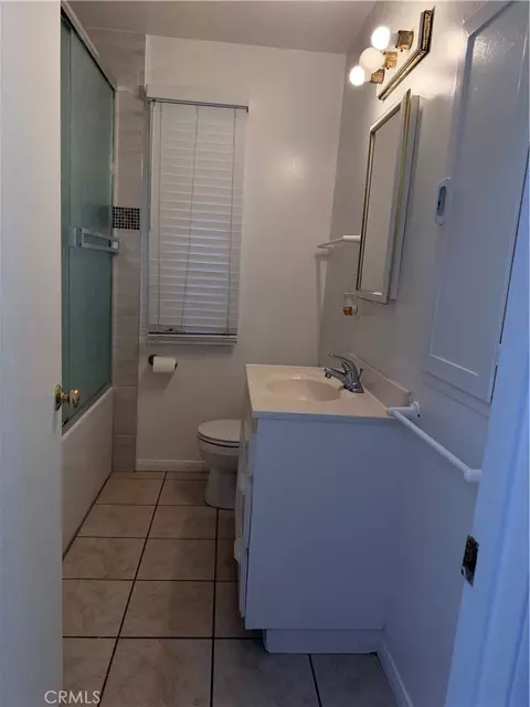 Bath - 1720 Elsinore Cir, Oxnard, CA 93035 photo 1 of 3