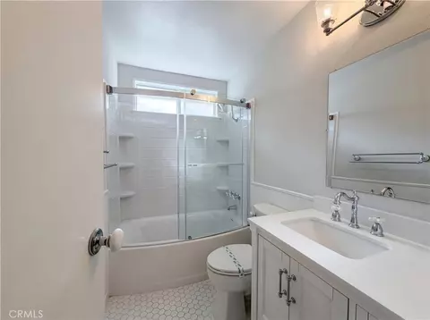 Bath - 2785 Bonita Dr, Highland, CA 92346 photo 1 of 2