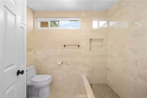 Bath - 5706 E Bryce Ave, Orange, CA 92867 photo 6 of 7