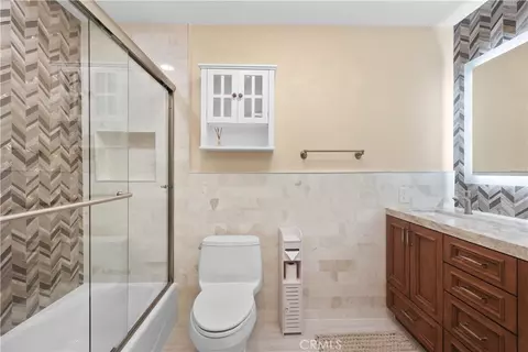 Bath - 5706 E Bryce Ave, Orange, CA 92867 photo 2 of 7