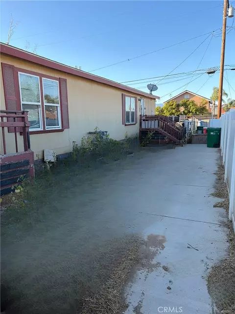 1247 E St, Corona, CA 92882 photo 2